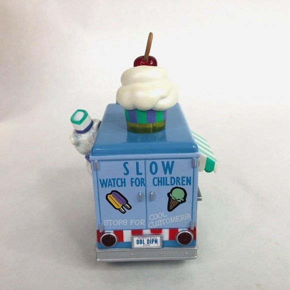 Hallmark Keepsake Ornament IC Petes Frozen Treat Sound & Light Magic 2005 Video - Picture 5 of 12